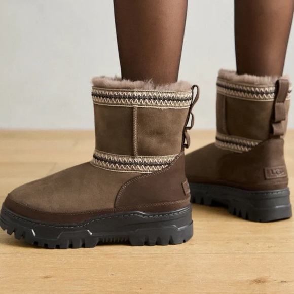 UGG Women’s Mini TrailGazer boots - Picture 2 of 16